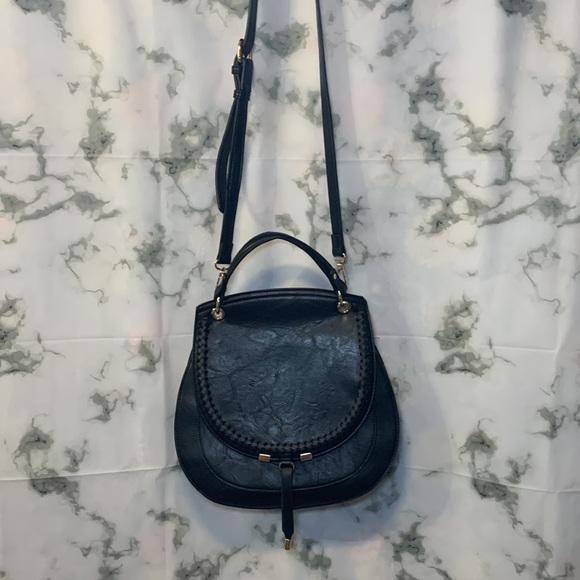 π Black Saddle Crossbody - Picture 11 of 15